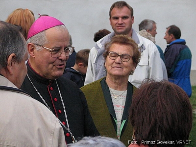 msgr. Metod Pirih med ljudmi, foto PG